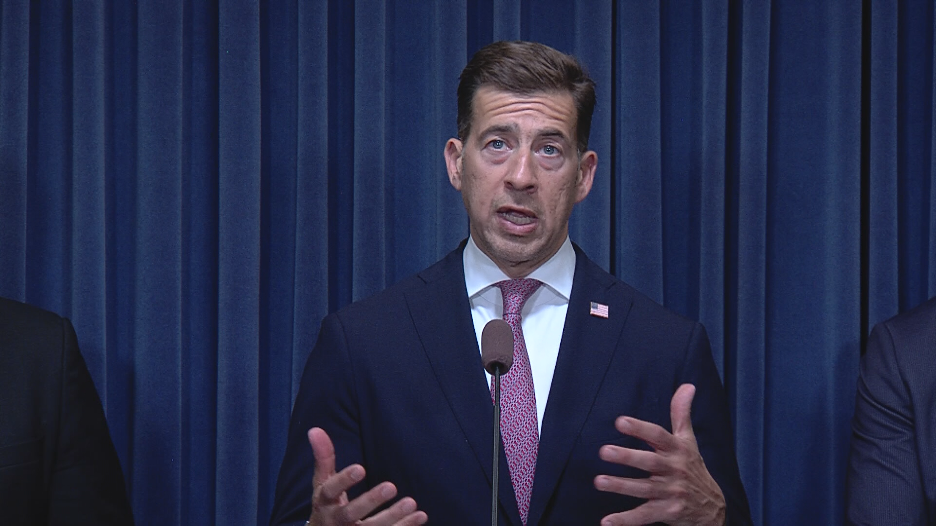 Giannoulias warns ICE after reports of agents illegally swapping, hiding licenses plates